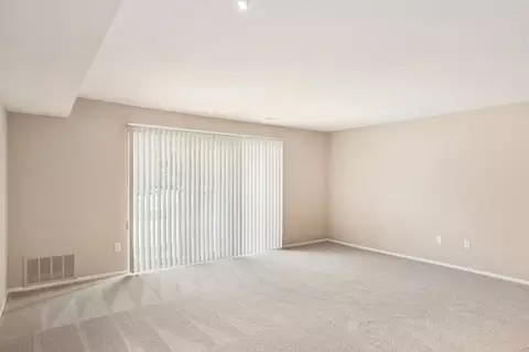 5825 Plum Hollow Dr, Ypsilanti, MI 48197 photo 8