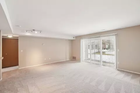 5825 Plum Hollow Dr, Ypsilanti, MI 48197 photo 9