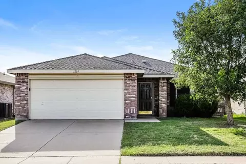 5209 Royal Burgess Dr, Fort Worth, TX 76135
