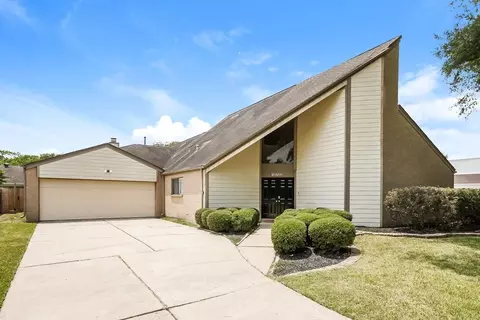 10722 Shawnbrook Dr, Houston, TX 77071