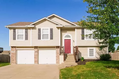 600 Fall Creek Dr, Belton, MO 64012