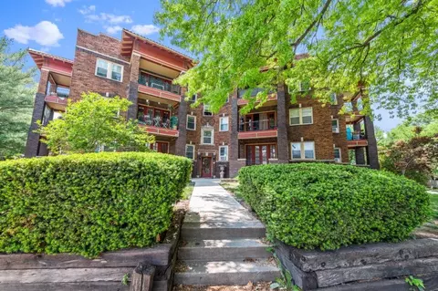 2732 Charlotte St, Kansas City, MO 64109