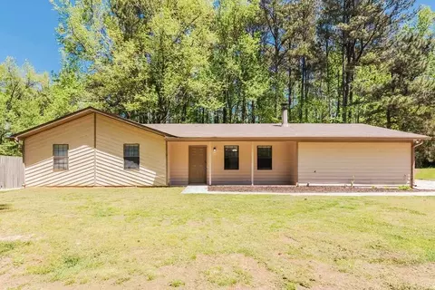 2882 Parkwood Rd, Snellville, GA 30039