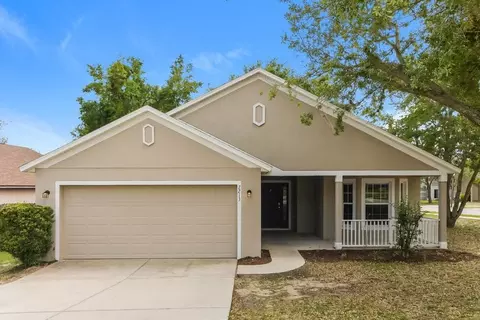 2213 Merry Rd, Tavares, FL 32778