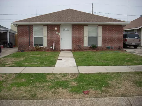 3823 Jupiter Dr, Chalmette, LA 70043