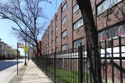 1040 W Hollywood Ave #322, Chicago, IL 60660