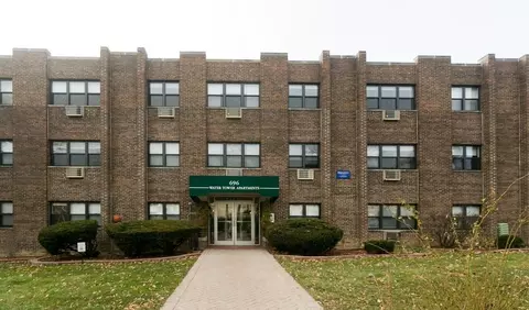 696 Elm Pl #105, Highland Park, IL 60035