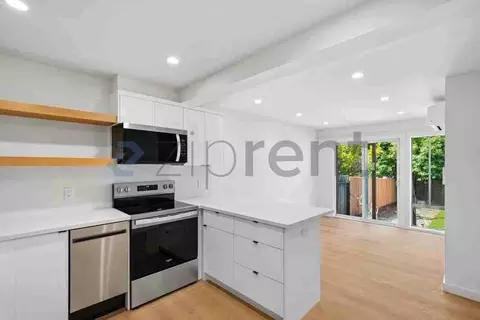 156 Ledyard St #D, San Francisco, CA 94124