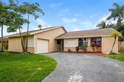 640 SW 95th Ter, Pembroke Pines, FL 33025
