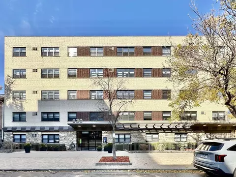 530 W Aldine Ave #208, Chicago, IL 60657