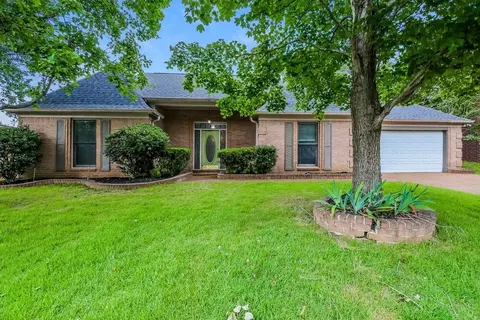 8730 Raspberry Ln, Cordova, TN 38016