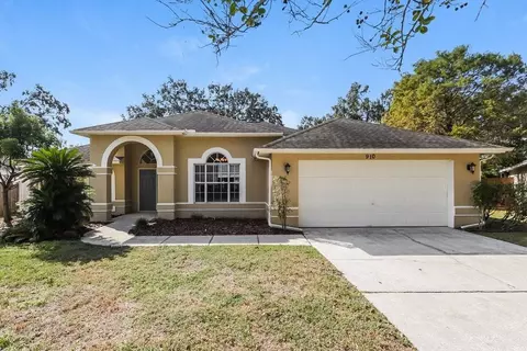 910 Clearcreek Dr, Tampa, FL 33613