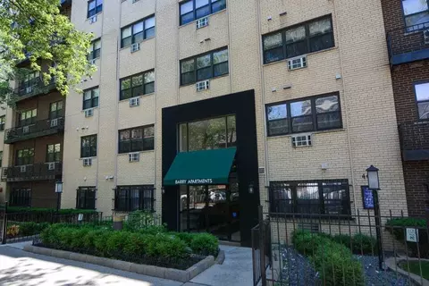 445 W Barry Ave #217, Chicago, IL 60657