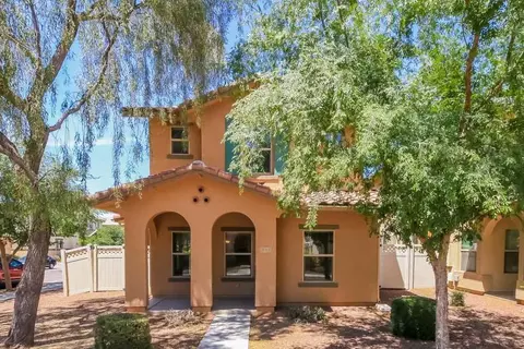 899 S Pheasant Dr, Gilbert, AZ 85296