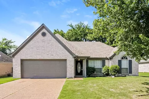160 Garden View Dr, Oakland, TN 38060