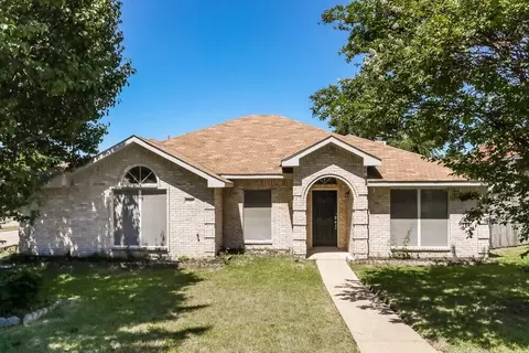 721 S Highland Dr, Cedar Hill, TX 75104