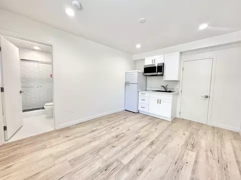 3742 Westwood Blvd #A, Los Angeles, CA 90034