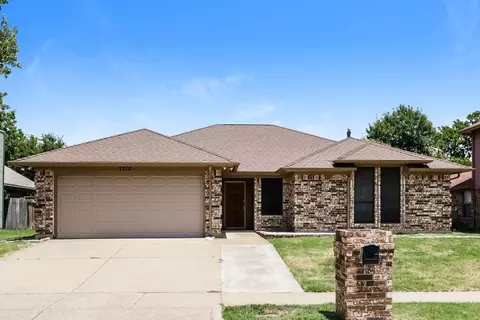 7712 Partridge Dr, Watauga, TX 76148