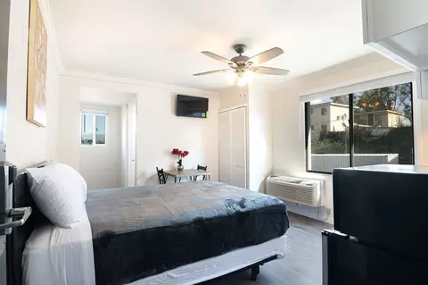 2025 W 3rd St, Los Angeles, CA 90057