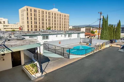 2025 W 3rd St, Los Angeles, CA 90057