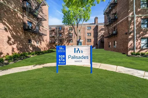 508 Broad Ave, Palisades Park, NJ 07650