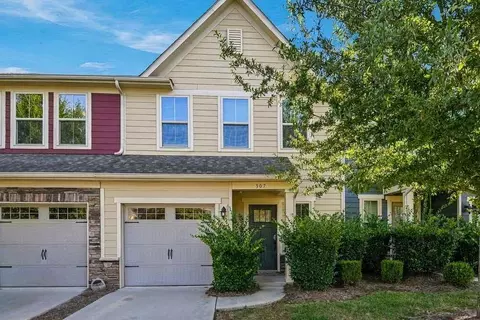 307 Pond Place Ln, Matthews, NC 28104