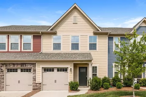 307 Pond Place Ln, Matthews, NC 28104