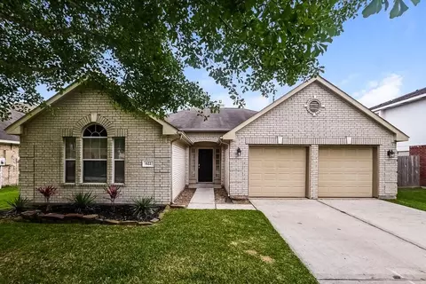 622 Oak Briar Dr, Kemah, TX 77565