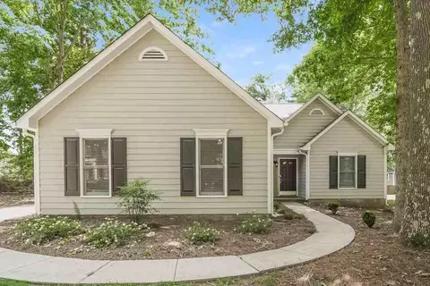 7722 Bridle Ct, Charlotte, NC 28216