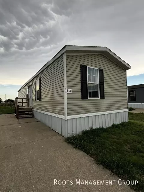 1010 Reservation Rd #B20, Hays, KS 67601