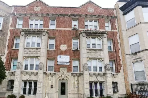 4735 N Beacon St #404, Chicago, IL 60640