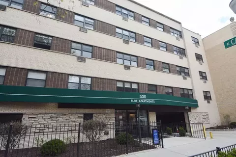 530 W Surf St #311, Chicago, IL 60657