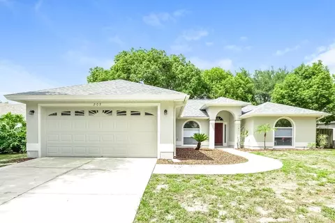 909 Vassar Dr, Eustis, FL 32726