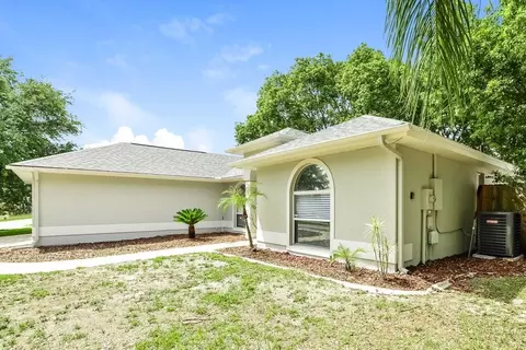 909 Vassar Dr, Eustis, FL 32726 photo 4