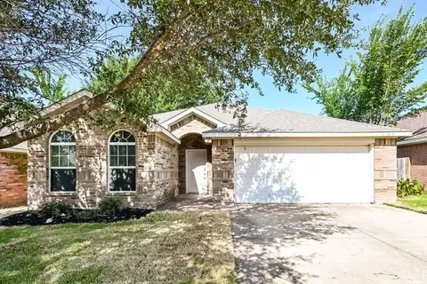 1104 Monticello Dr, Azle, TX 76020