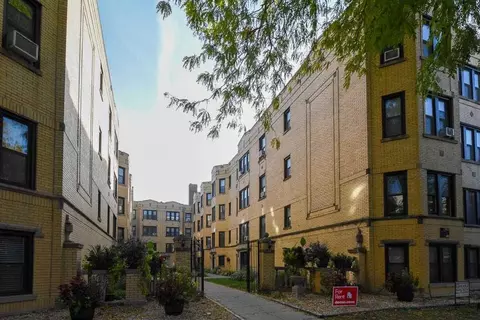 3821 N Greenview Ave #2W, Chicago, IL 60613