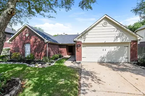 2927 Waterloo Rd, Pearland, TX 77581