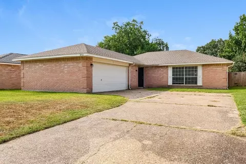 8514 Forest Point Dr, Humble, TX 77338