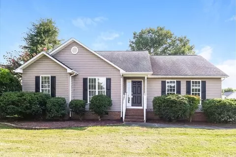 1004 Ayrshire Ln, Dallas, NC 28034