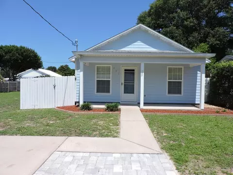 121 Half Acre Ln, Panama City Beach, FL 32413