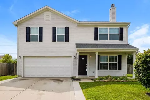 524 Grassy Bend Dr, Greenwood, IN 46143