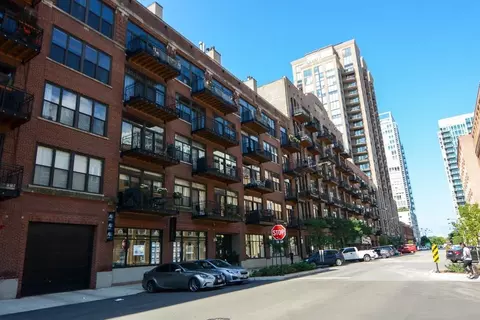 375 W Erie St #321, Chicago, IL 60654
