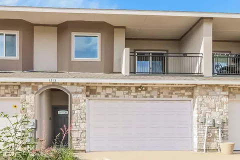 1213 Summerset Ln, Burleson, TX 76028