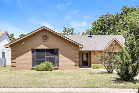 6707 Greenspring Dr, Arlington, TX 76016