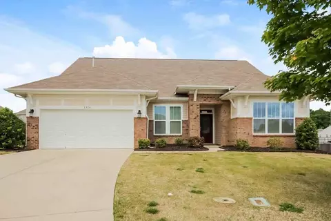 1326 Aurora Ct, Denver, NC 28037