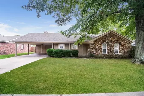 4102 Royalcrest Dr, Memphis, TN 38115