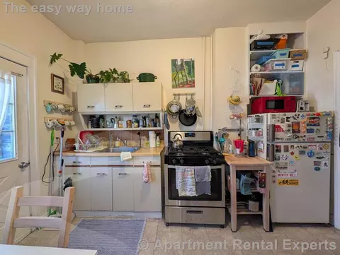 2 Evergreen Sq #1, Somerville, MA 02143