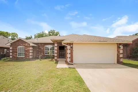 2321 Fruitful Dr, Midwest City, OK 73130