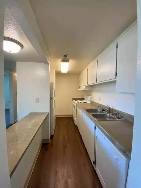647 W Barstow Ave, Clovis, CA 93612 photo 5