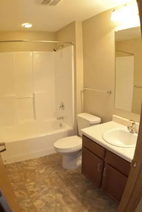 1500 Abraham Pkwy #3, Dickinson, ND 58601